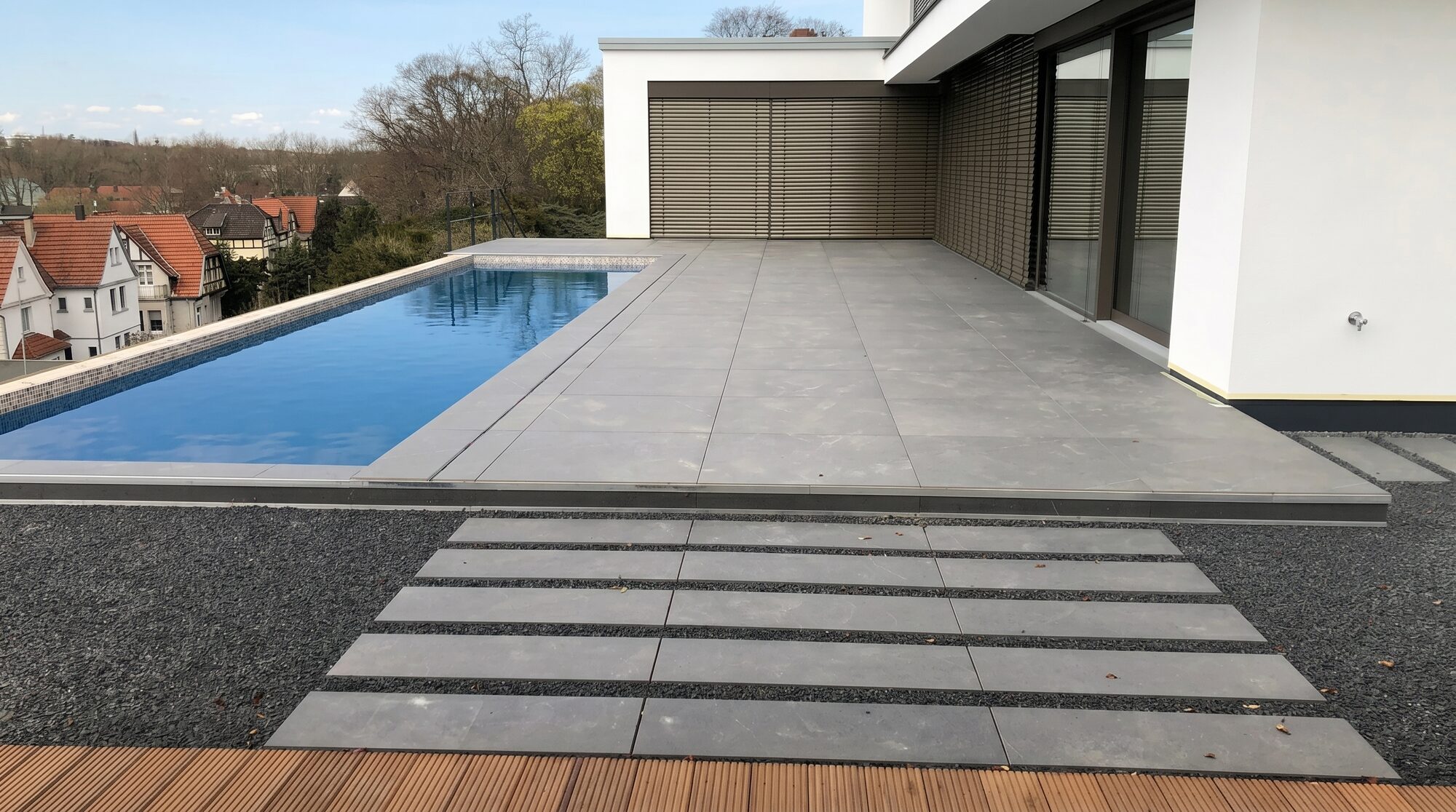 Pool & Terrasse, Großformat außen (2024)