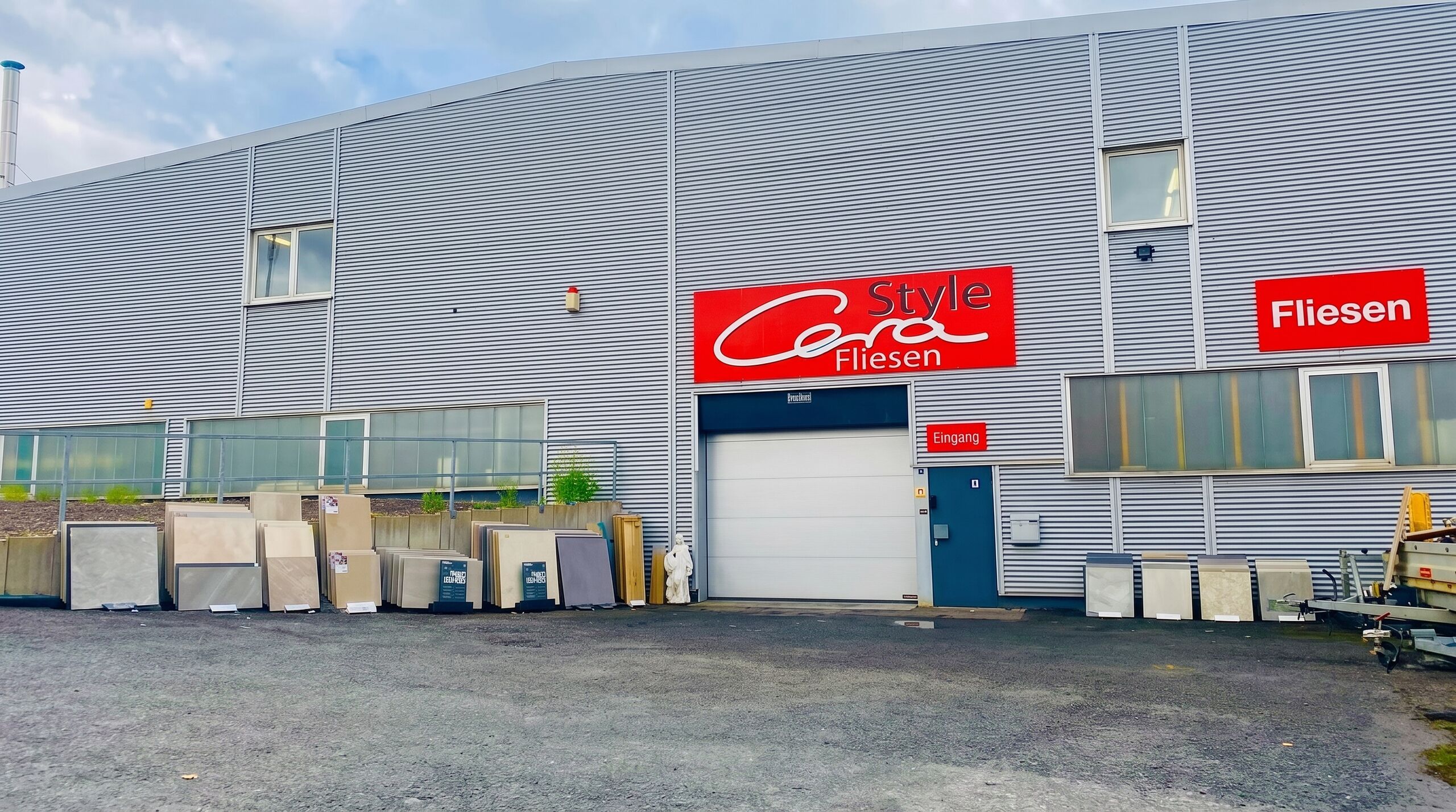 Neuer Cera Style Fliesen Showroom in der Friedrich-Kirchhoff-Straße 11, Iserlohn